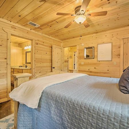 Cabin With Hot Tub And Games, 4 Mi To Beavers Bend! Broken Bow Eksteriør bilde