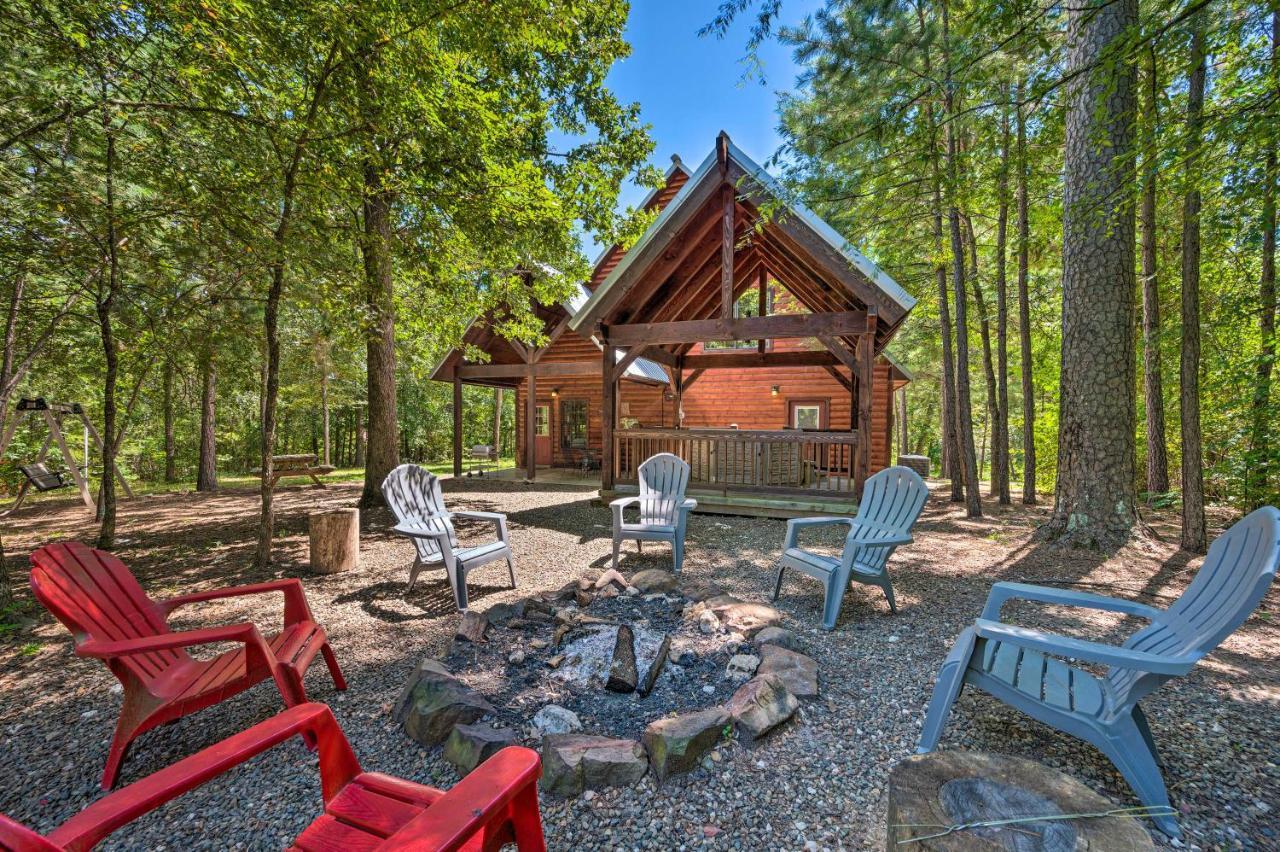 Cabin With Hot Tub And Games, 4 Mi To Beavers Bend! Broken Bow Eksteriør bilde