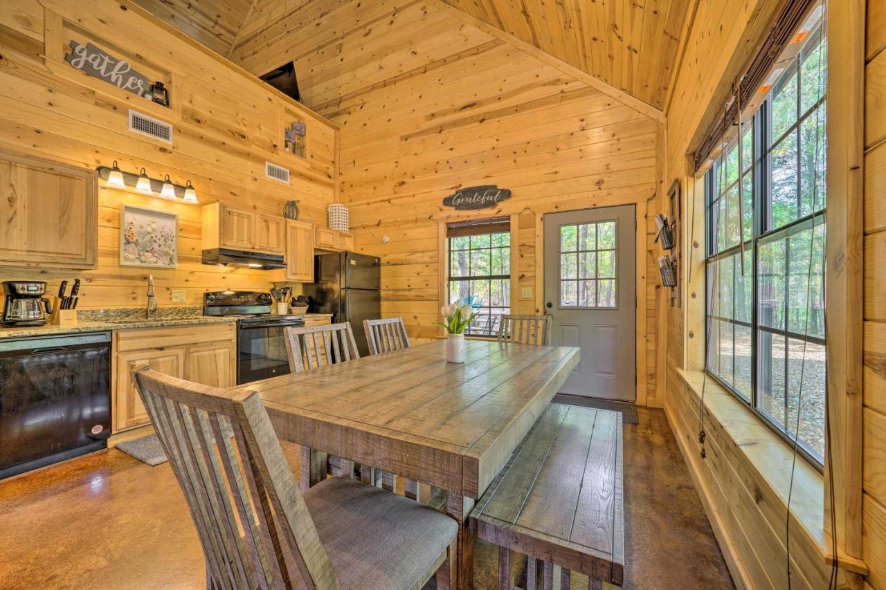 Cabin With Hot Tub And Games, 4 Mi To Beavers Bend! Broken Bow Eksteriør bilde