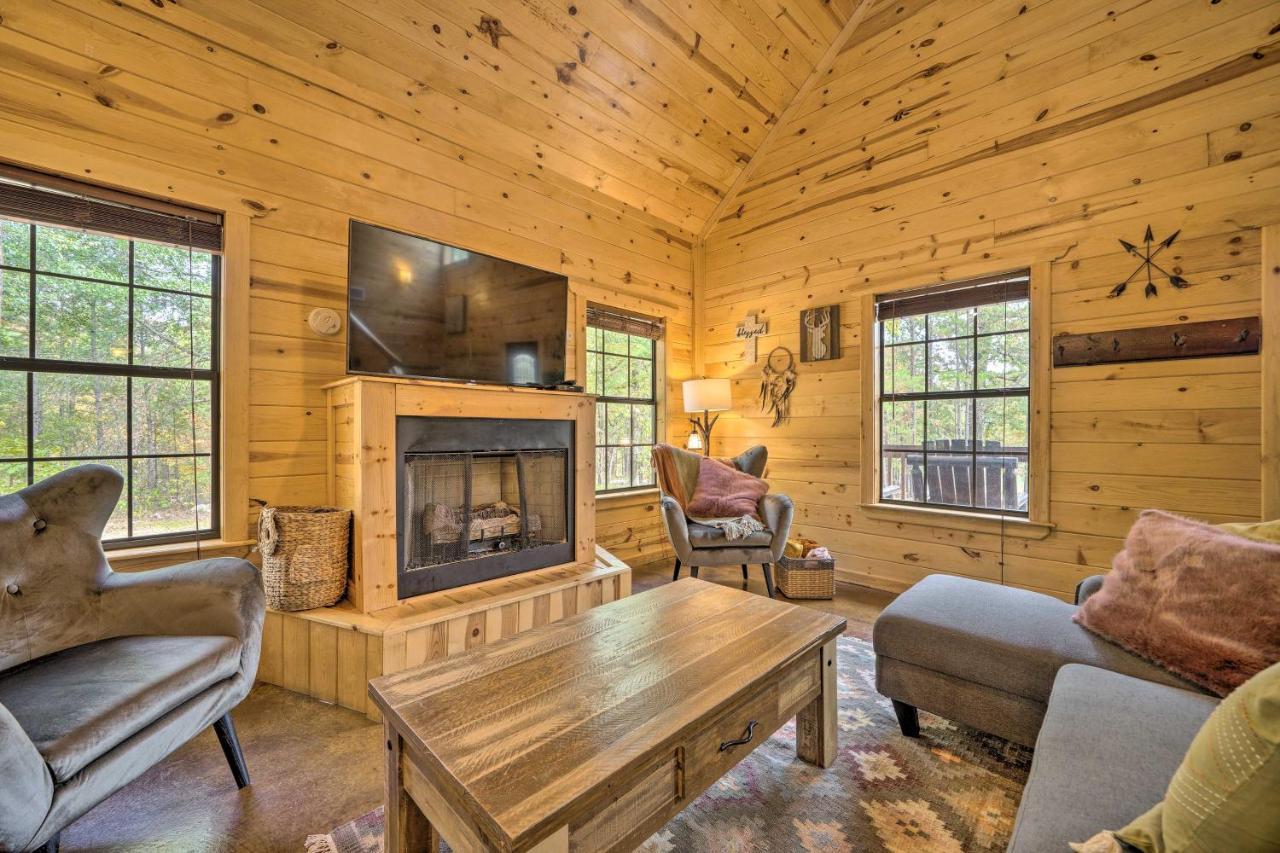 Cabin With Hot Tub And Games, 4 Mi To Beavers Bend! Broken Bow Eksteriør bilde