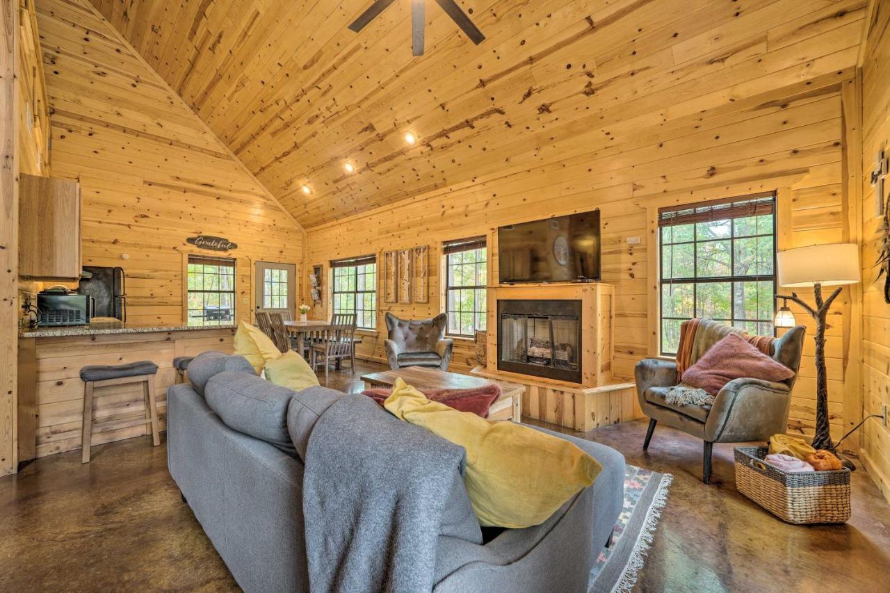 Cabin With Hot Tub And Games, 4 Mi To Beavers Bend! Broken Bow Eksteriør bilde