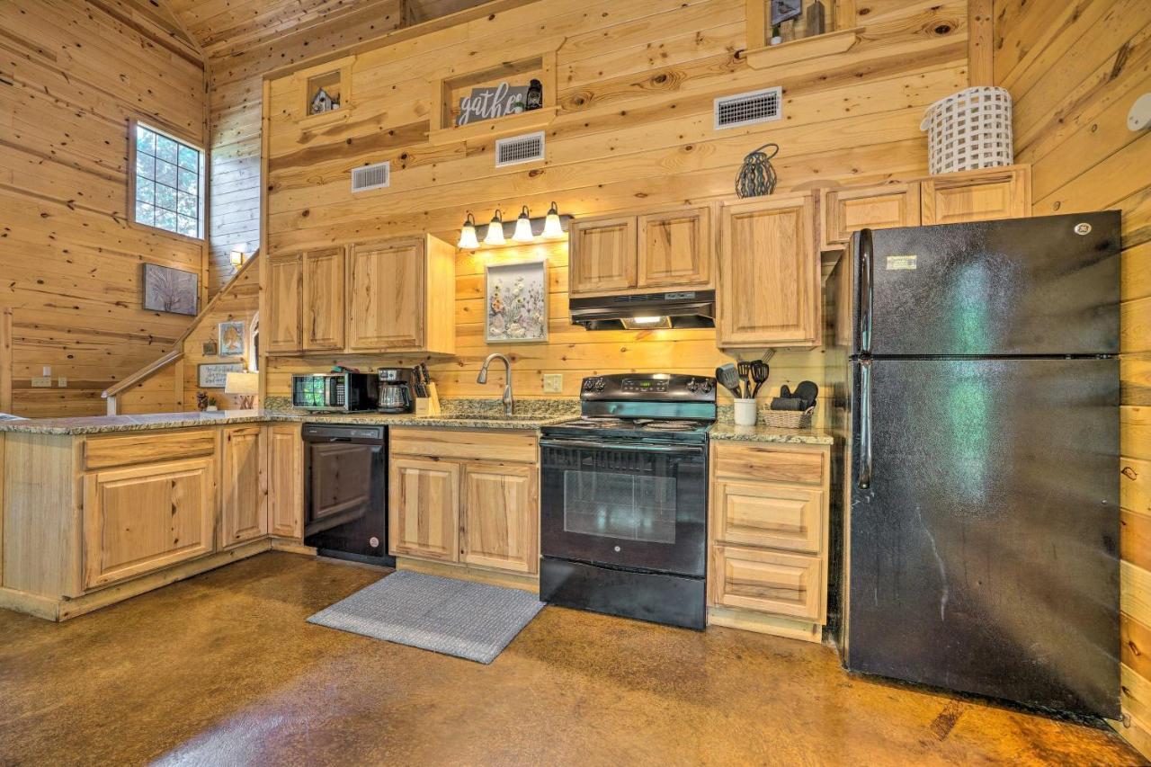 Cabin With Hot Tub And Games, 4 Mi To Beavers Bend! Broken Bow Eksteriør bilde