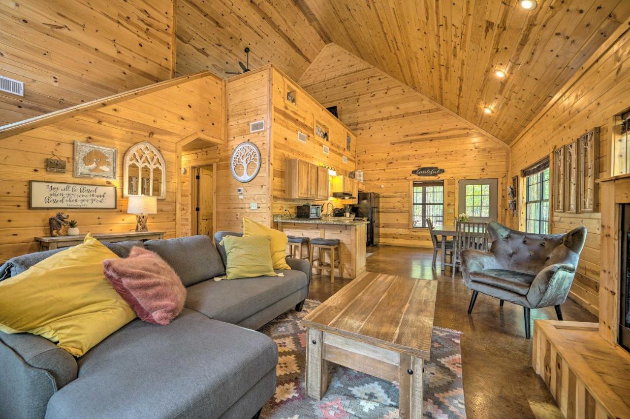 Cabin With Hot Tub And Games, 4 Mi To Beavers Bend! Broken Bow Eksteriør bilde