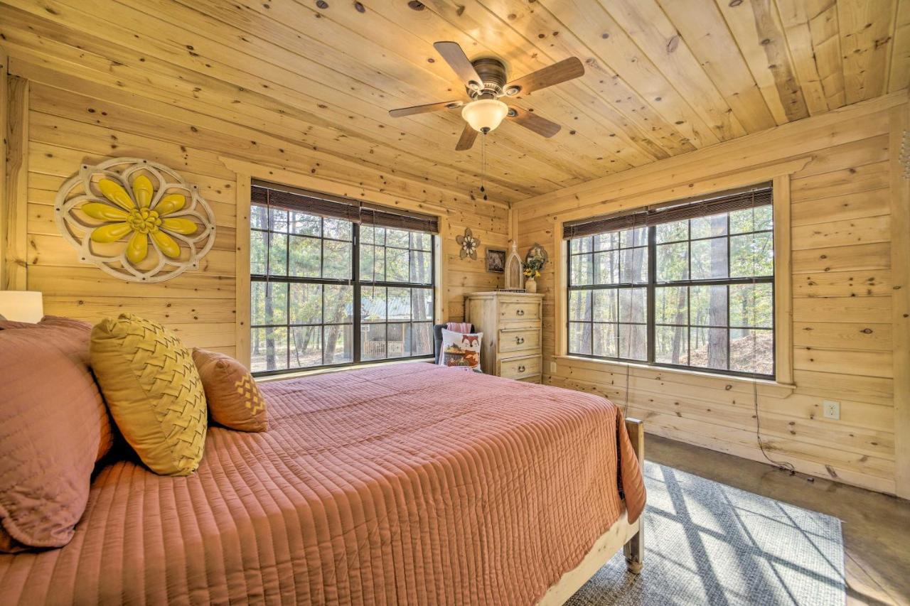 Cabin With Hot Tub And Games, 4 Mi To Beavers Bend! Broken Bow Eksteriør bilde