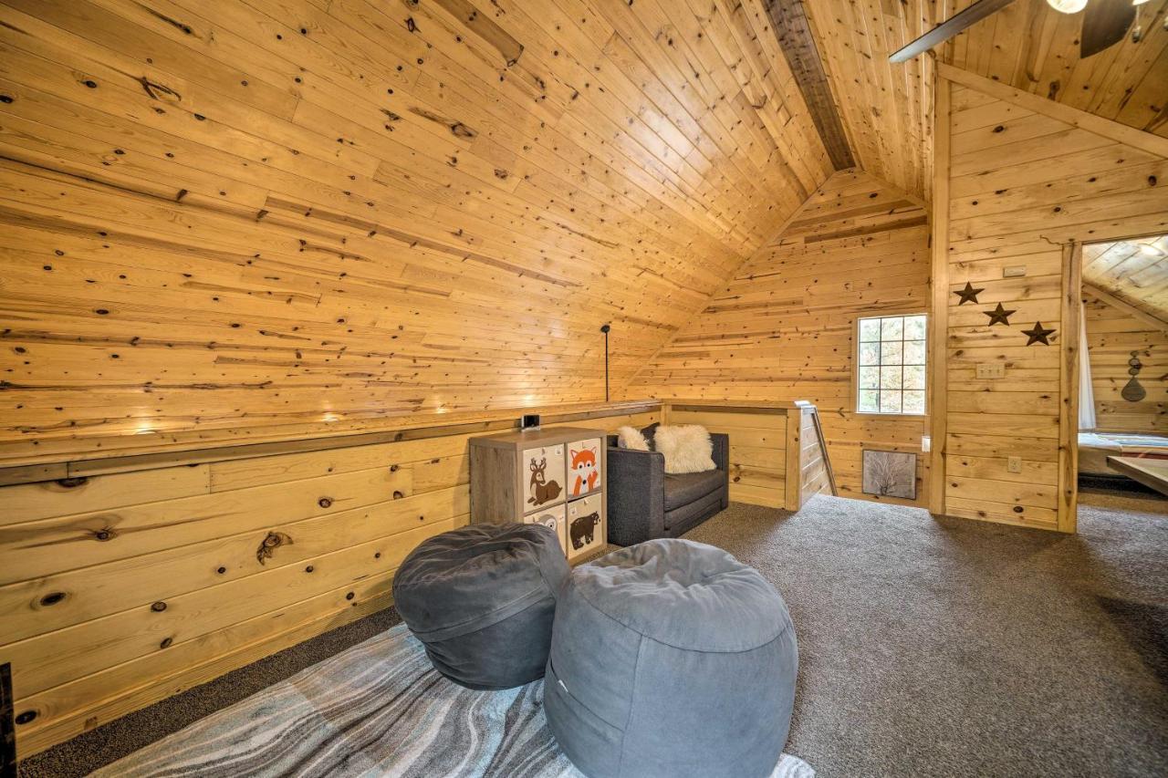 Cabin With Hot Tub And Games, 4 Mi To Beavers Bend! Broken Bow Eksteriør bilde