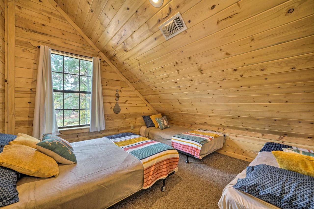 Cabin With Hot Tub And Games, 4 Mi To Beavers Bend! Broken Bow Eksteriør bilde